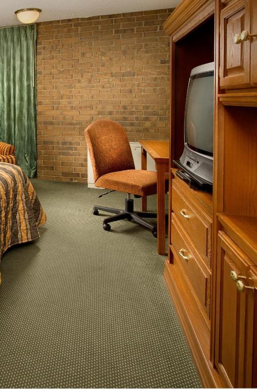 Pear Tree Inn ماكالين الغرفة الصورة